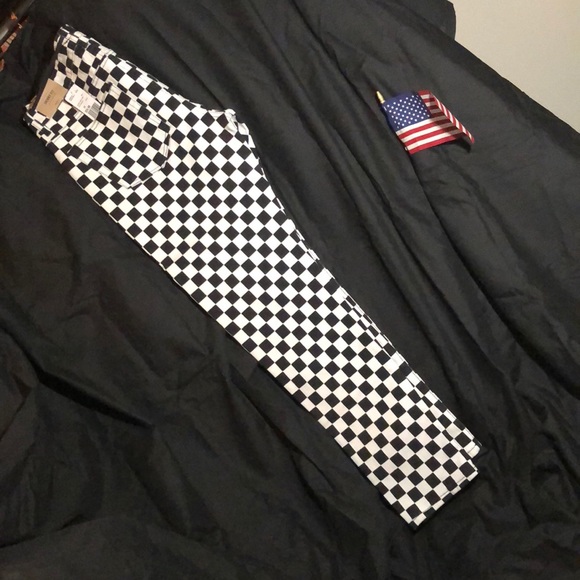 Forever 21 Other - Forever 21 MENS checkered B&W pants 36Wx31L tight!